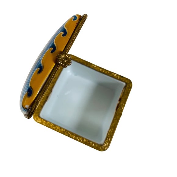 VTG Agiftcorp Boston Trinket Box Clipper Ship 2" Map of World Gold Tone Flower - Picture 3 of 16